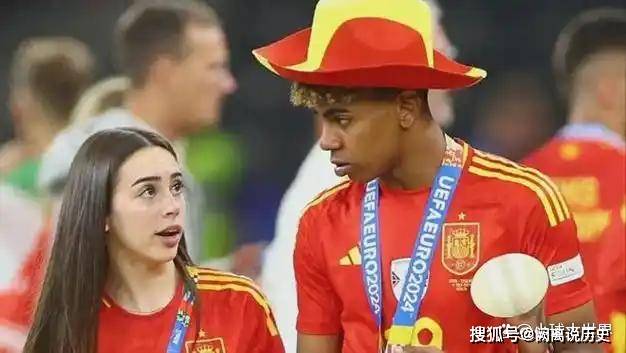 落选金球奖！亚马尔女友晒亲密合照力挺男友：你永远是我的金球，我爱你