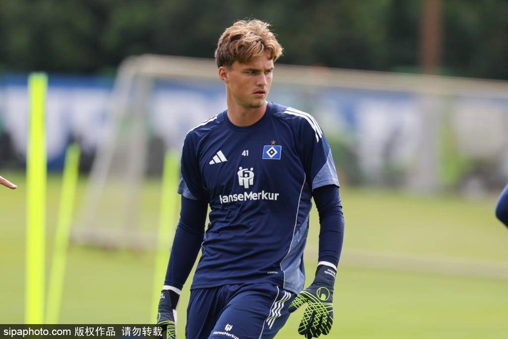 德甲球队汉堡训练备战
        
    德甲球队汉堡训练备战